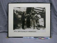 藏品(紀念抗日戰爭相關照片—蔣主席伉儷首蒞臺灣在松山機場接受獻花（翻拍）)的圖片